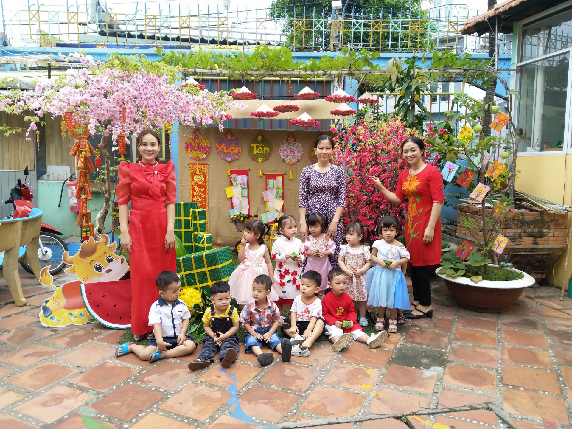 BÉ CHÀO XUÂN 2021