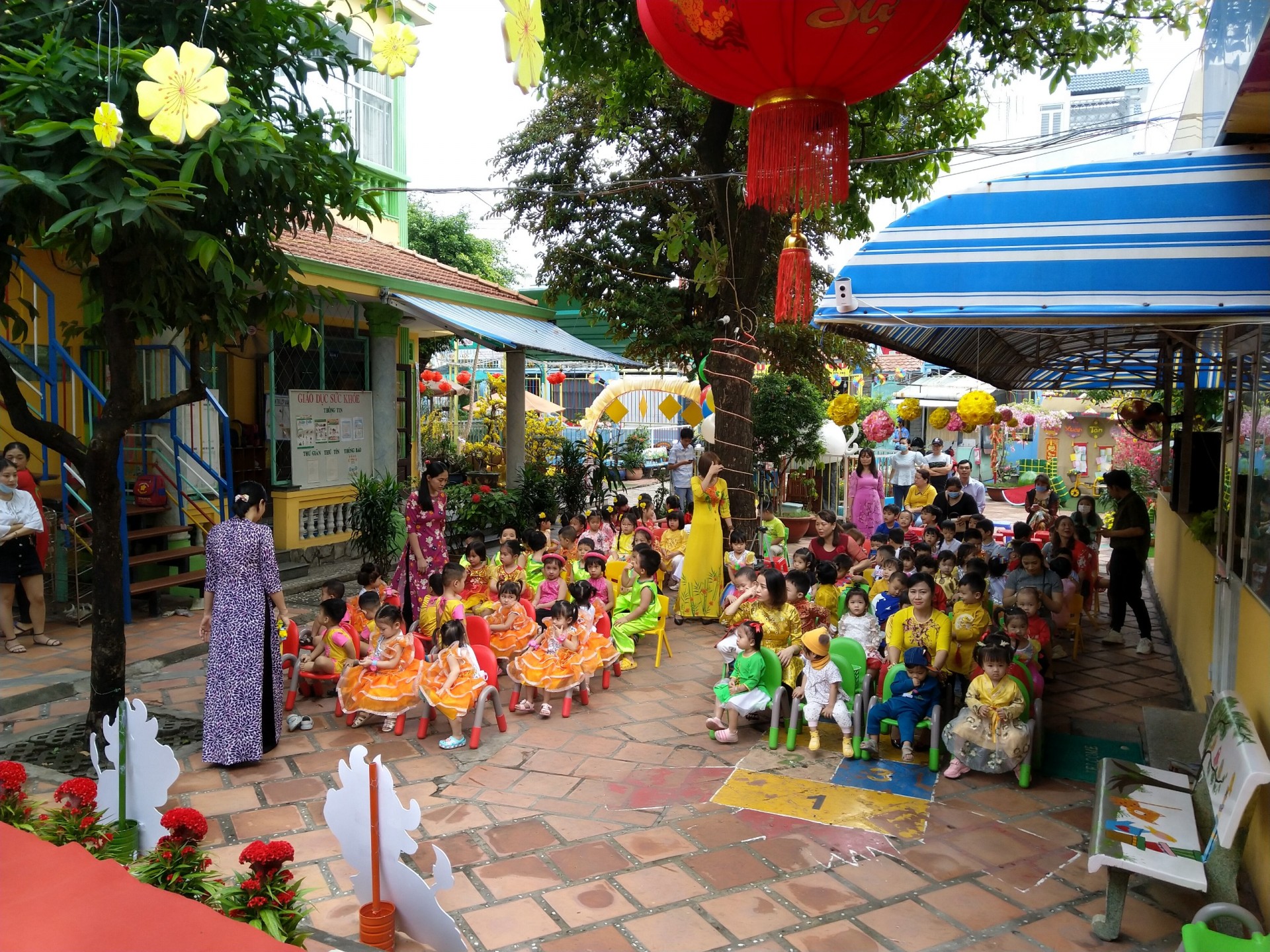 BÉ CHÀO XUÂN 2021