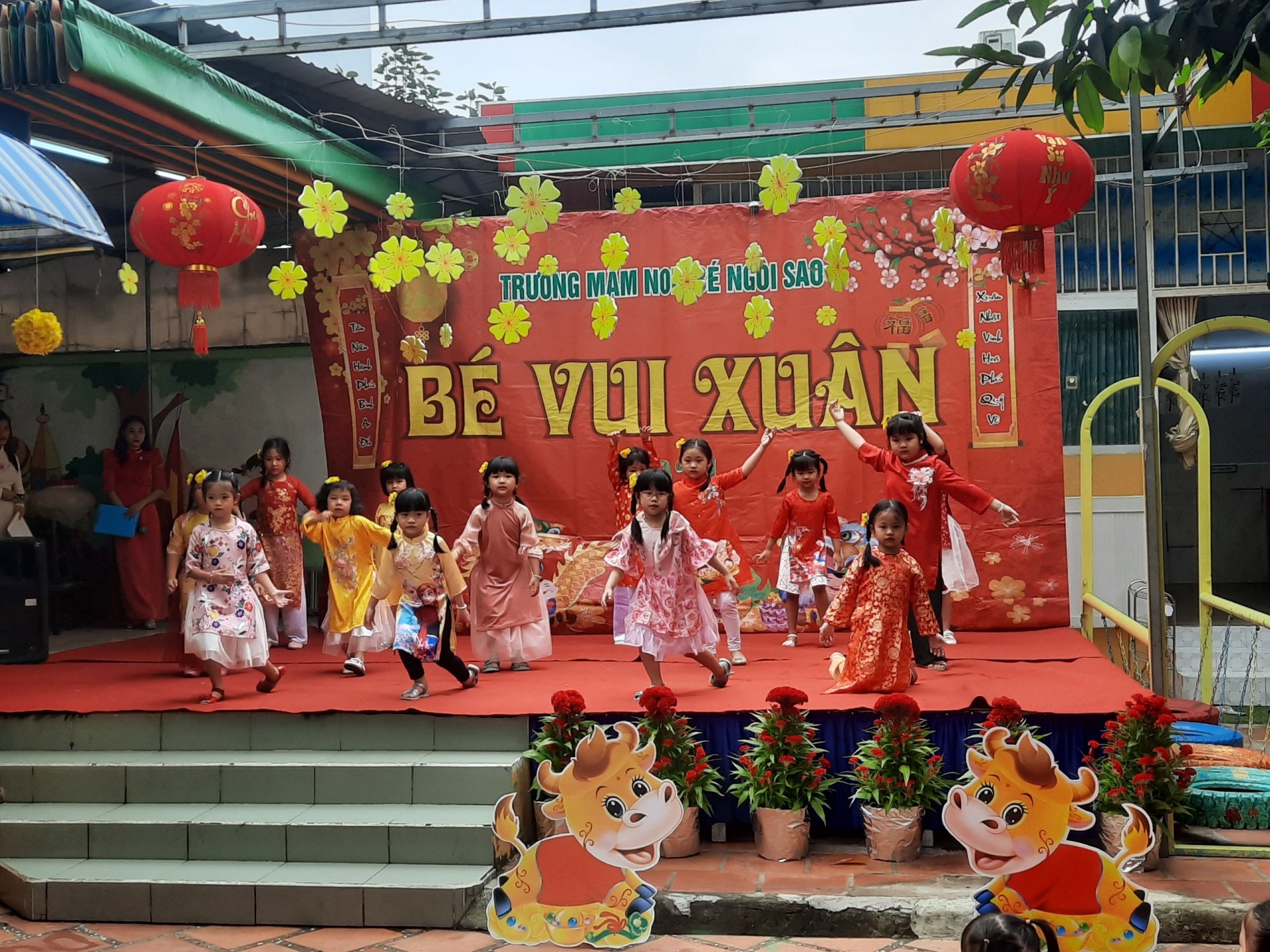 BÉ CHÀO XUÂN 2021