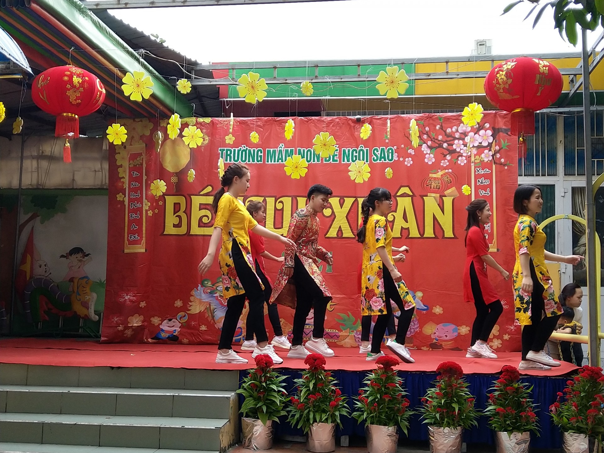 BÉ CHÀO XUÂN 2021