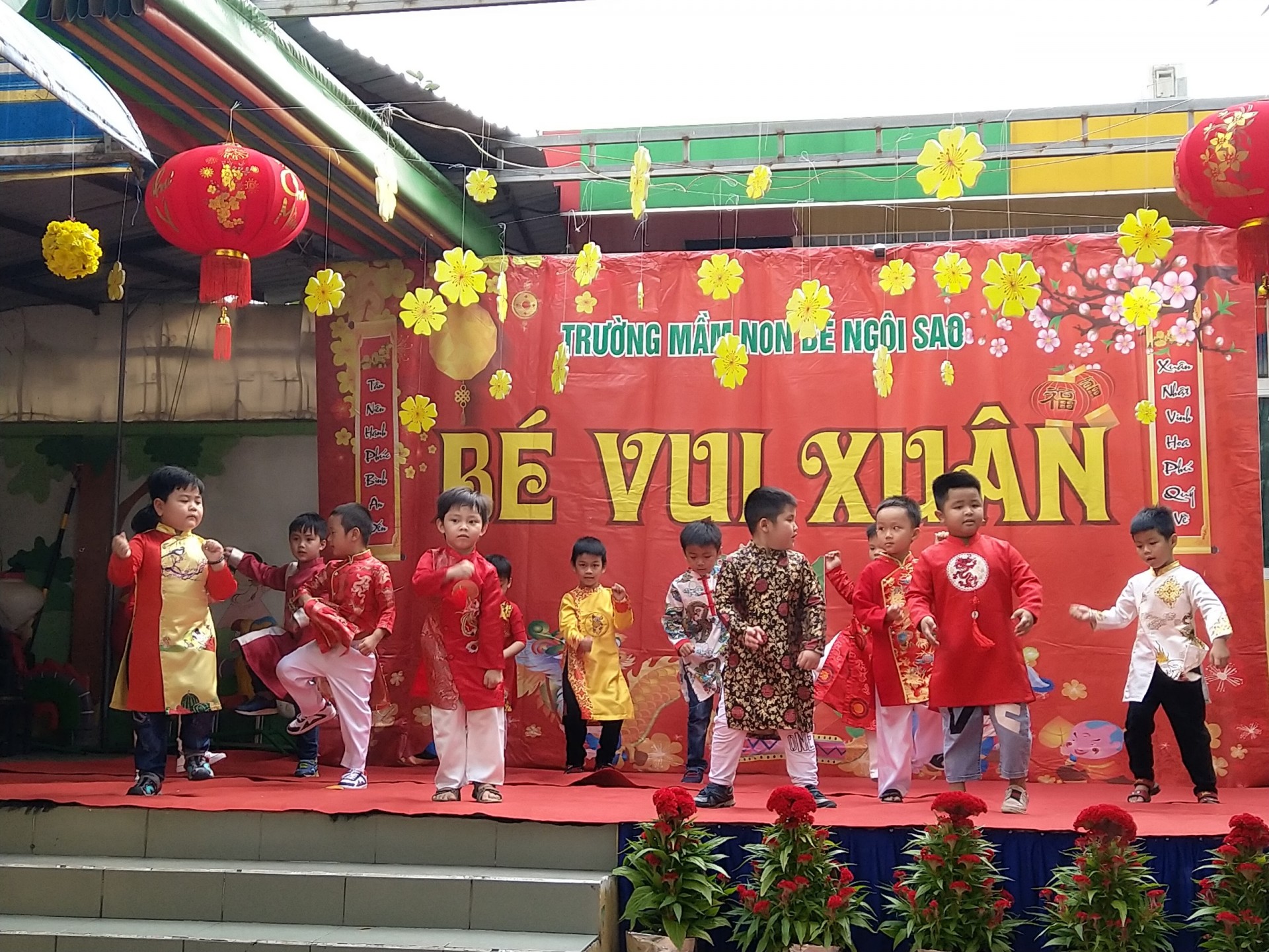 BÉ CHÀO XUÂN 2021