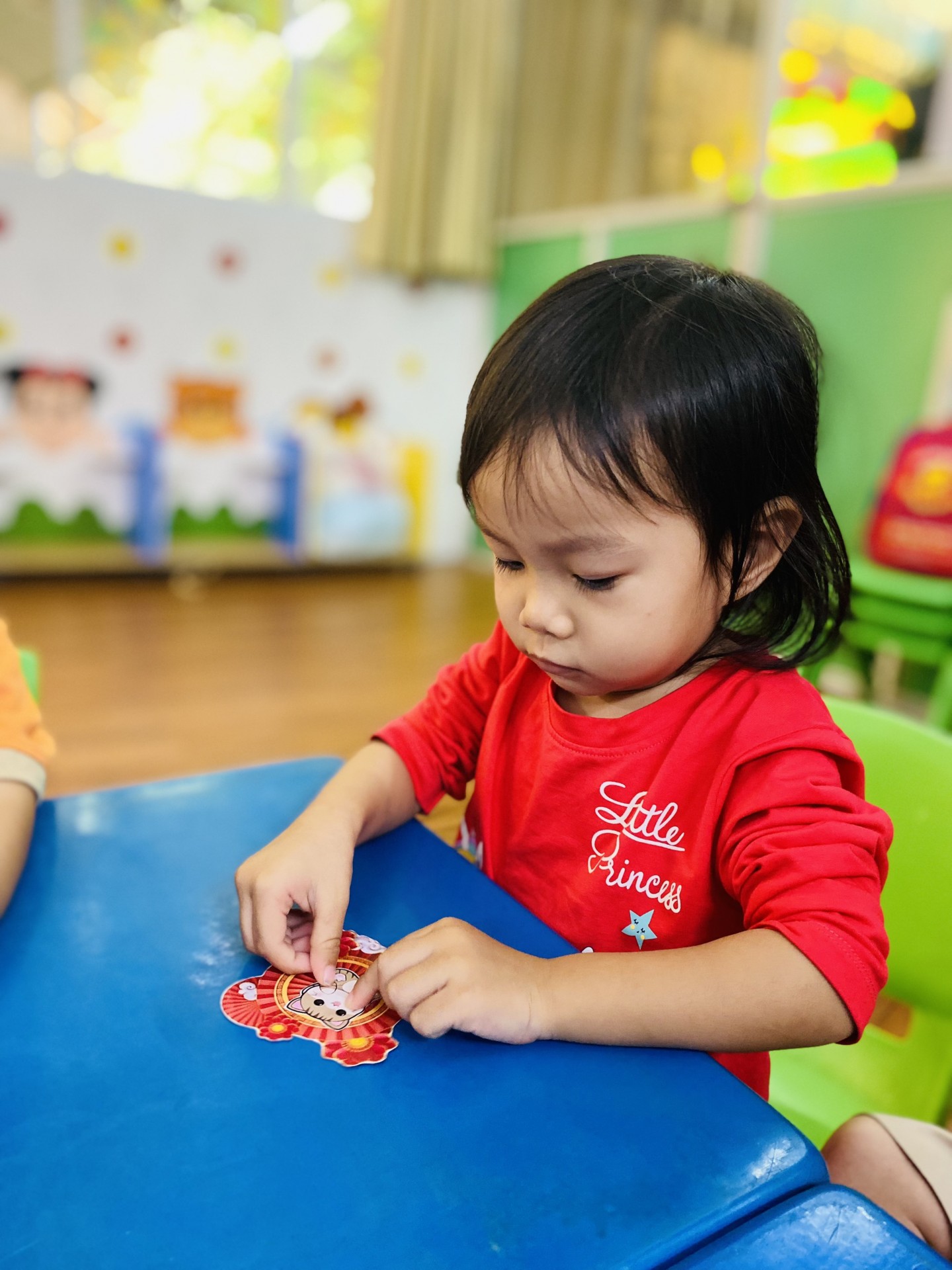 BÉ TRANG TRÍ TẾT 2023