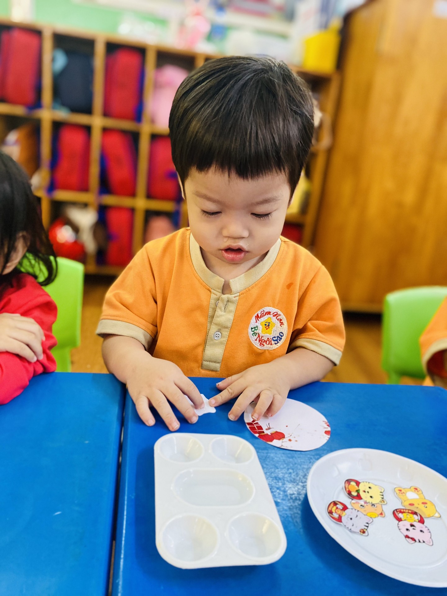 BÉ TRANG TRÍ TẾT 2023