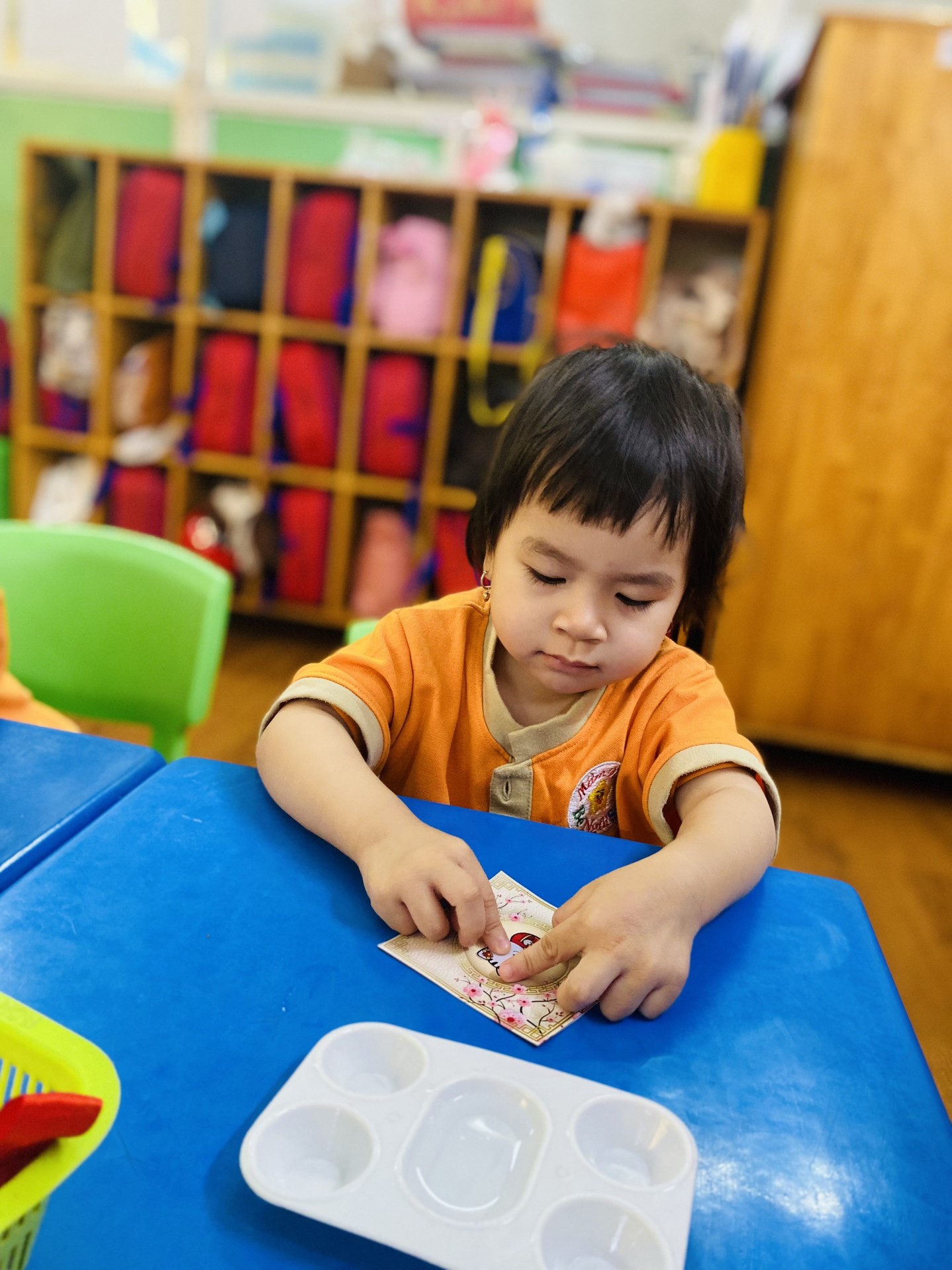 BÉ TRANG TRÍ TẾT 2023