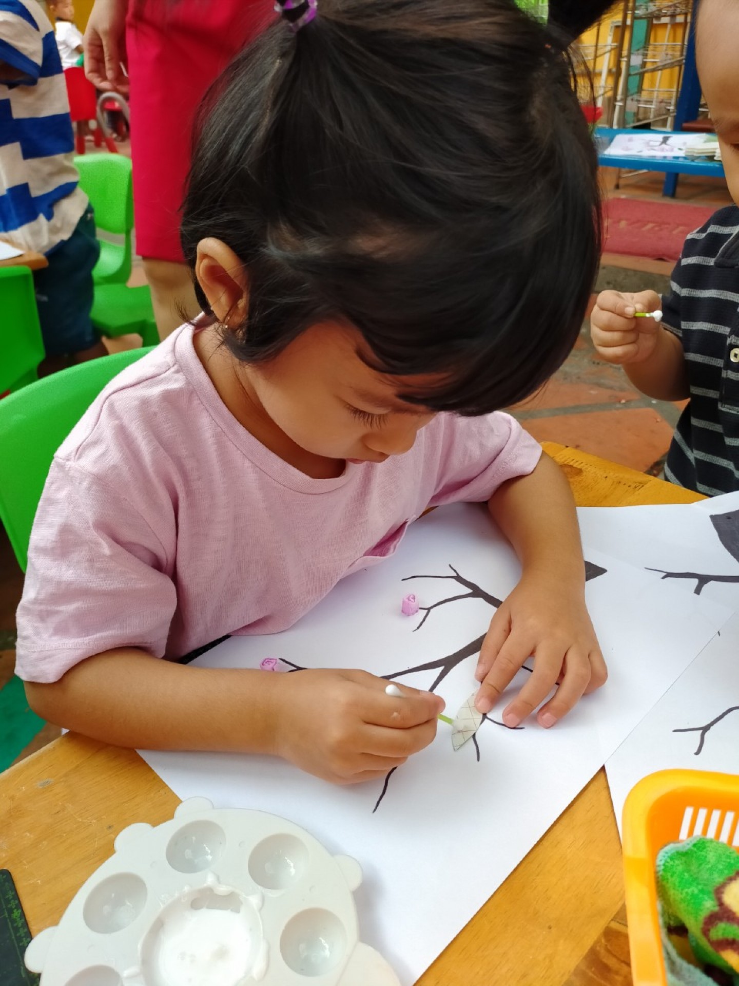 BÉ TRANG TRÍ TẾT 2021