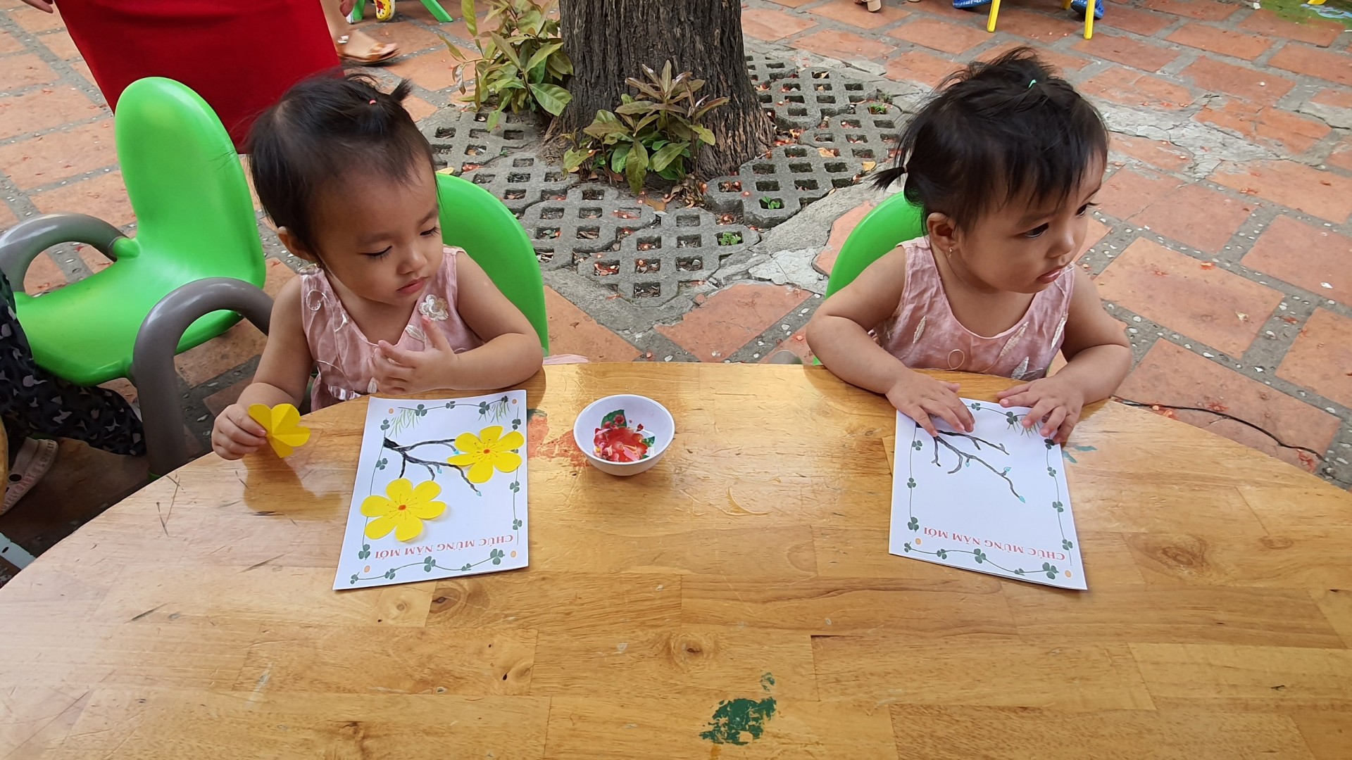 BÉ TRANG TRÍ TẾT 2021