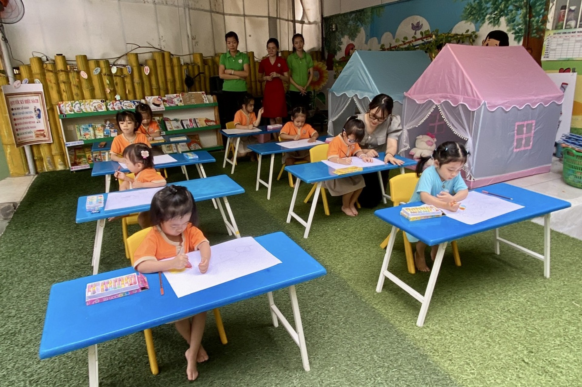 BÉ VẼ SÁNG TẠO CÙNG BITEX