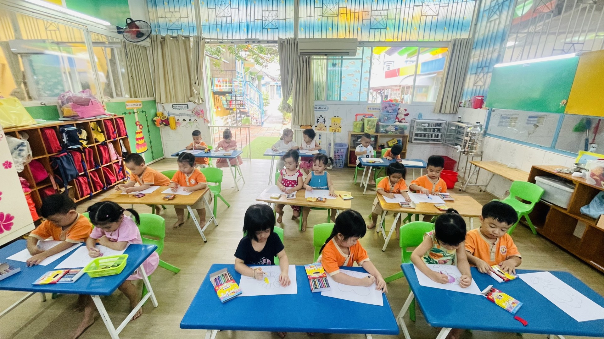 BÉ VẼ SÁNG TẠO CÙNG BITEX