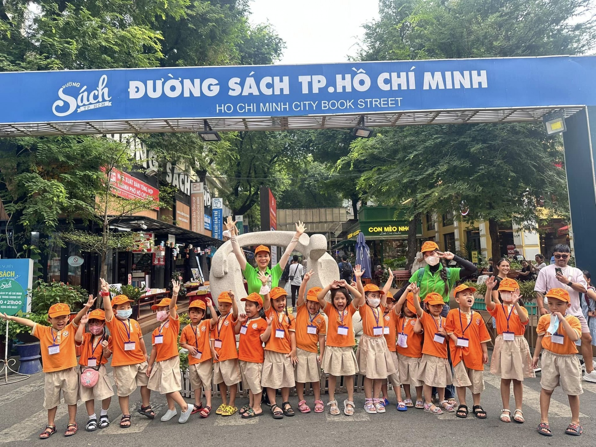 NGOẠI KHÓA 2023-2024 (Đường sách - Bưu điện thành phố - Snow town)