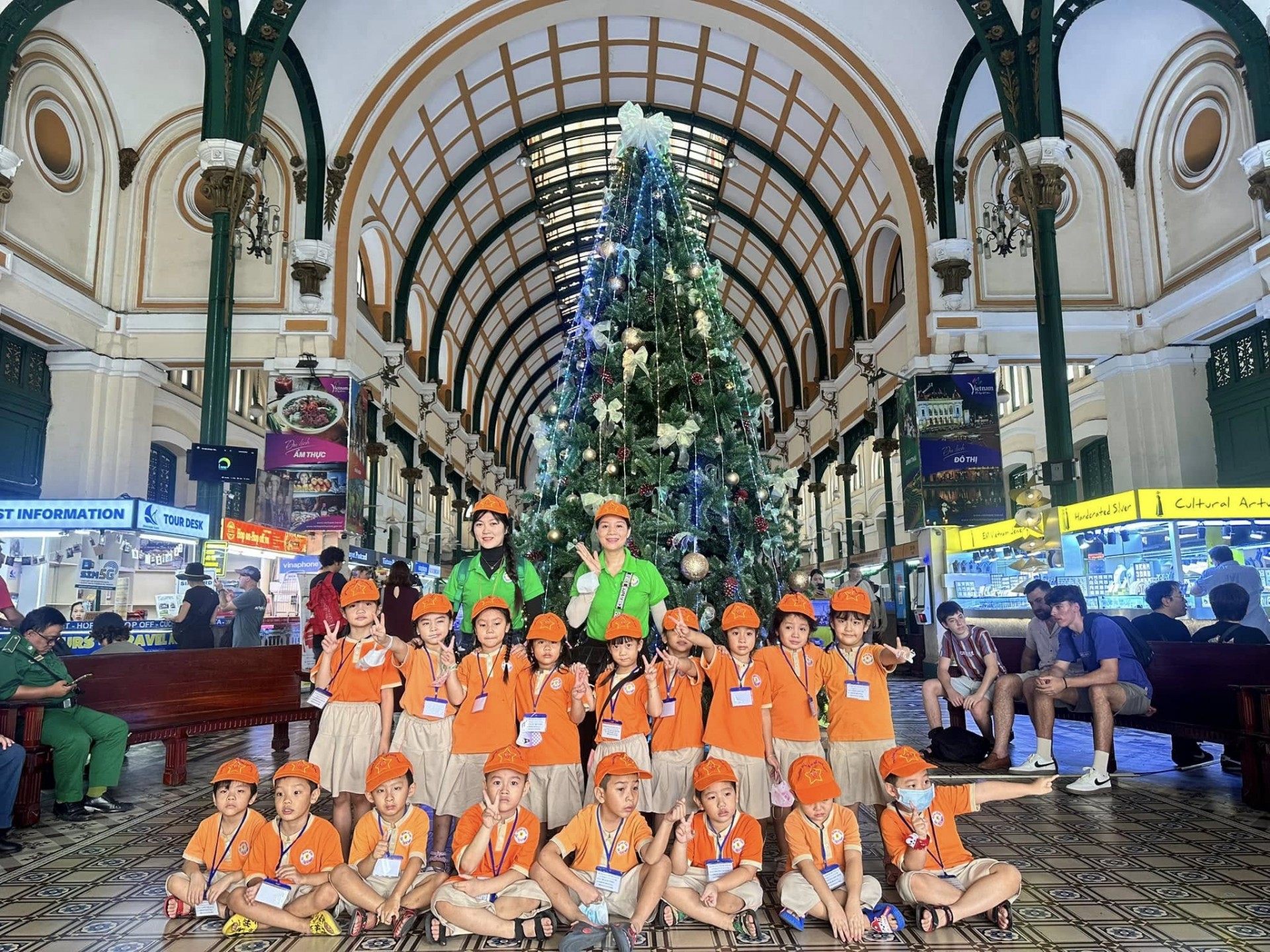 NGOẠI KHÓA 2023-2024 (Đường sách - Bưu điện thành phố - Snow town)