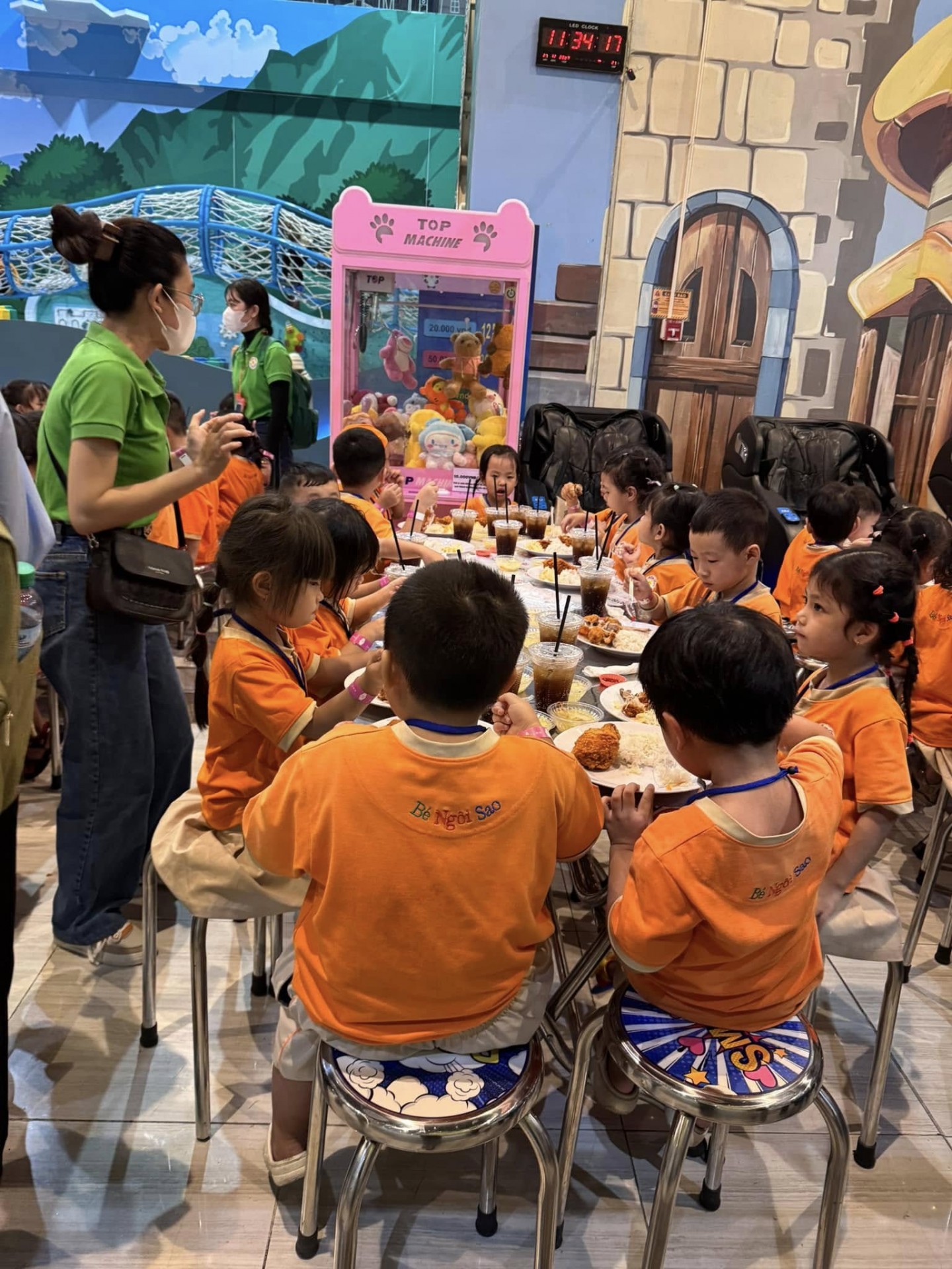 NGOẠI KHÓA 2023-2024 (Đường sách - Bưu điện thành phố - Snow town)