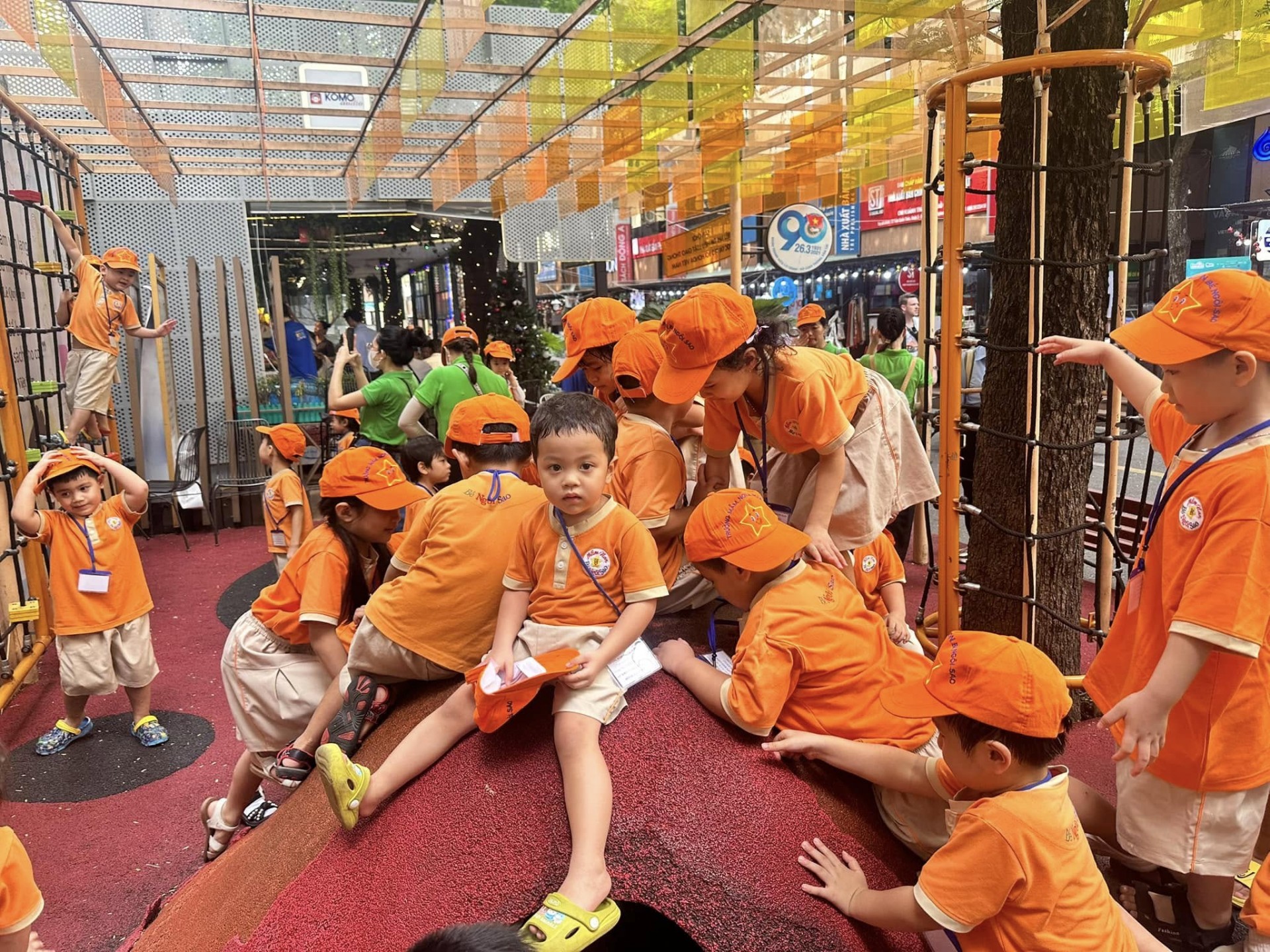 NGOẠI KHÓA 2023-2024 (Đường sách - Bưu điện thành phố - Snow town)