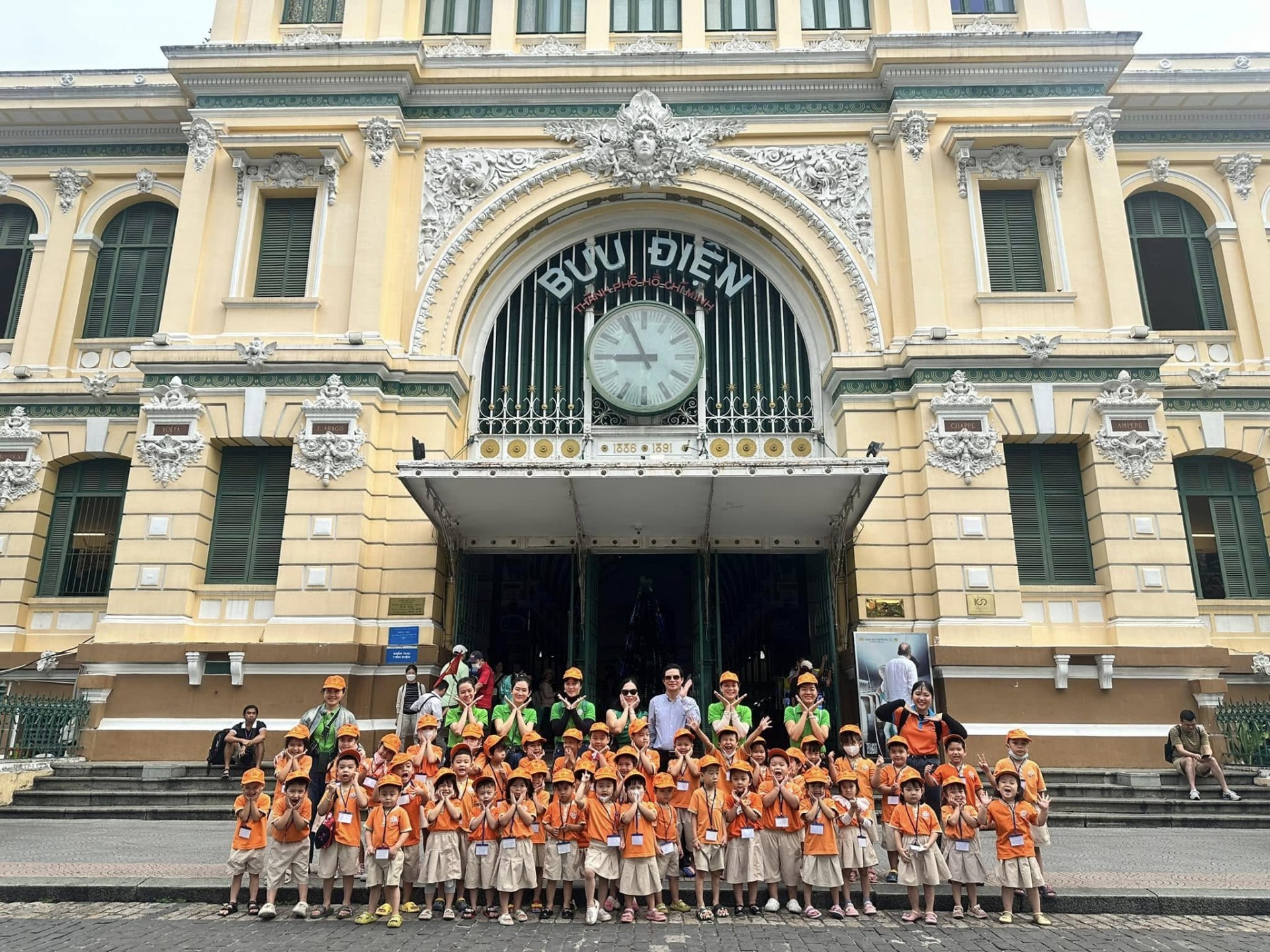 NGOẠI KHÓA 2023-2024 (Đường sách - Bưu điện thành phố - Snow town)