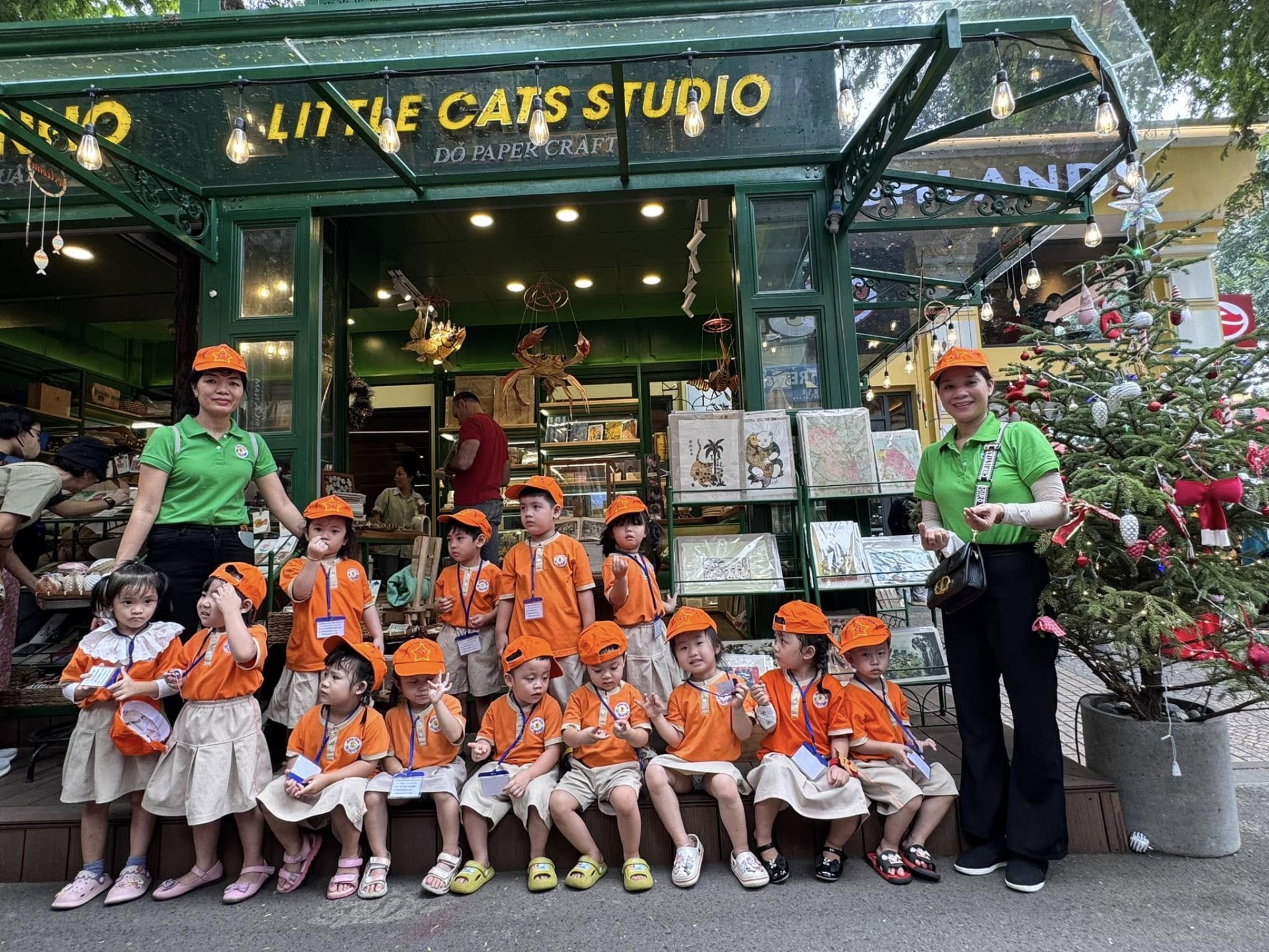 NGOẠI KHÓA 2023-2024 (Đường sách - Bưu điện thành phố - Snow town)