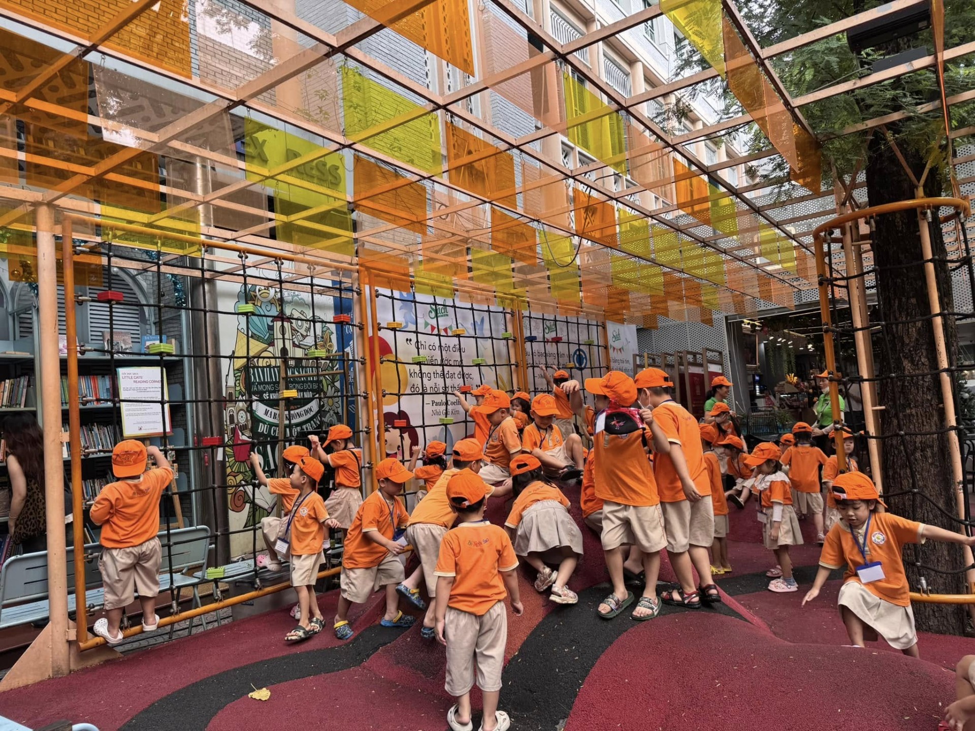 NGOẠI KHÓA 2023-2024 (Đường sách - Bưu điện thành phố - Snow town)