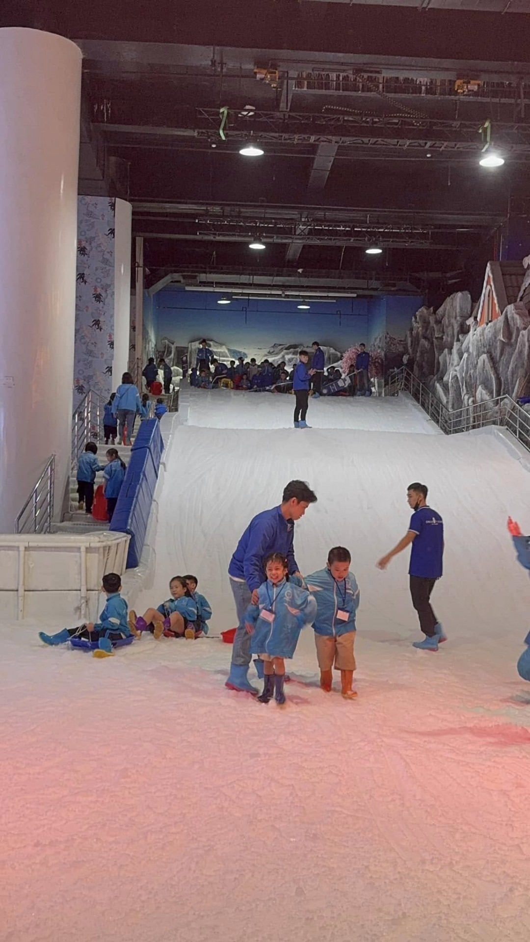 NGOẠI KHÓA 2023-2024 (Đường sách - Bưu điện thành phố - Snow town)