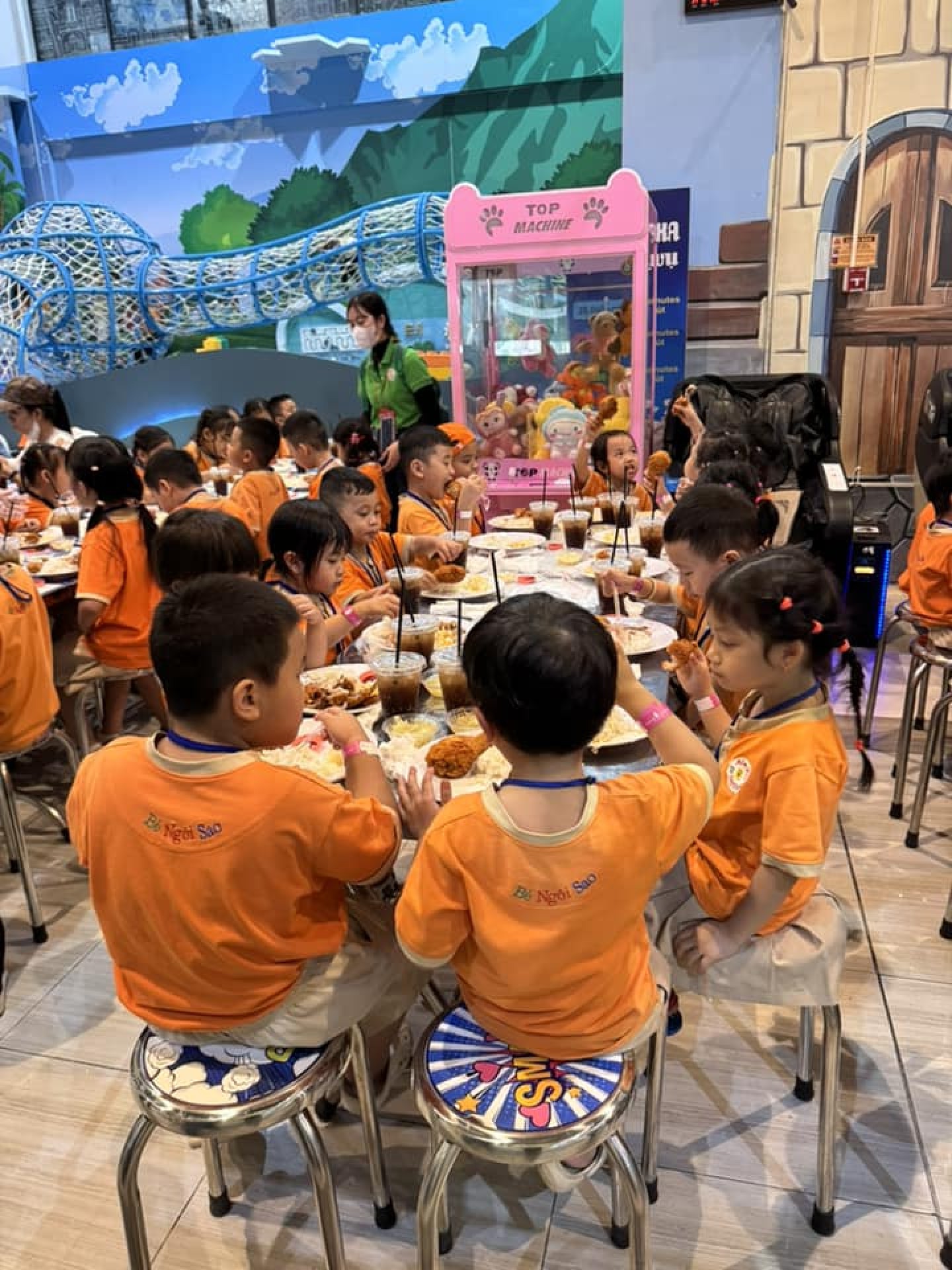 NGOẠI KHÓA 2023-2024 (Đường sách - Bưu điện thành phố - Snow town)