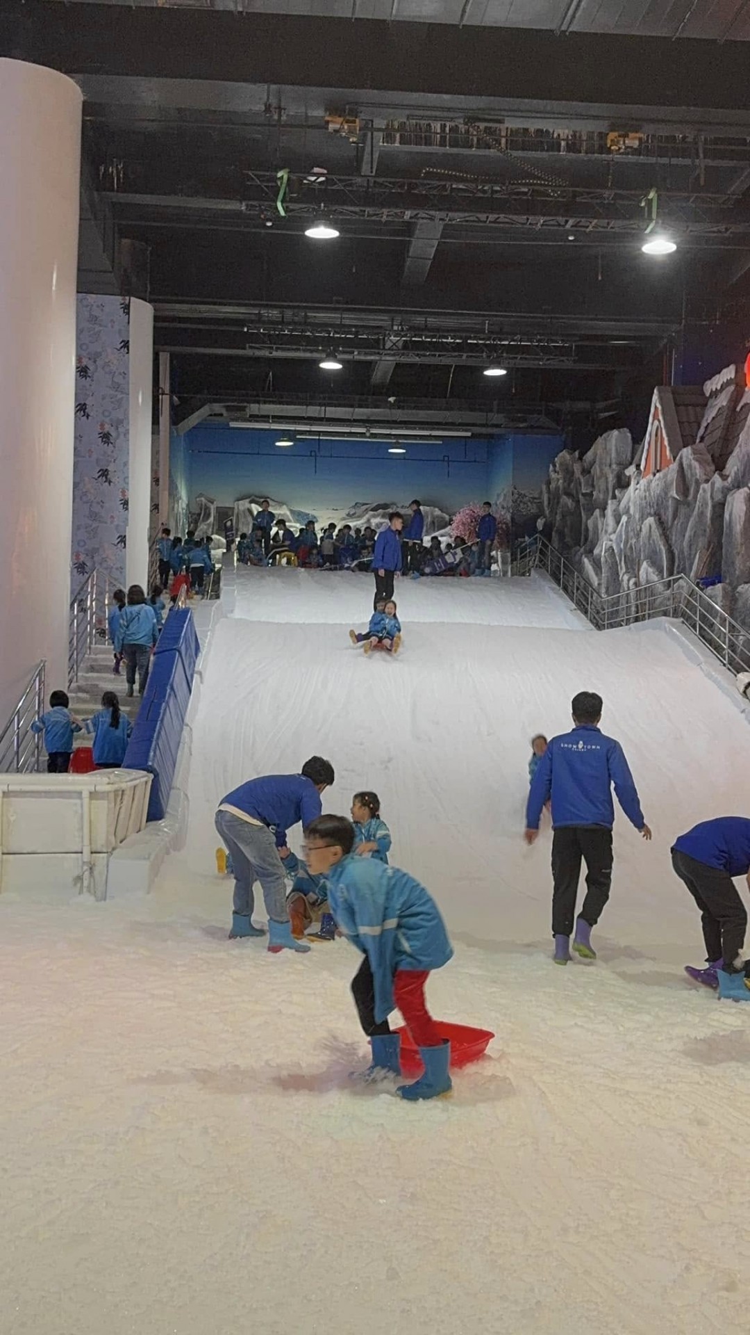 NGOẠI KHÓA 2023-2024 (Đường sách - Bưu điện thành phố - Snow town)