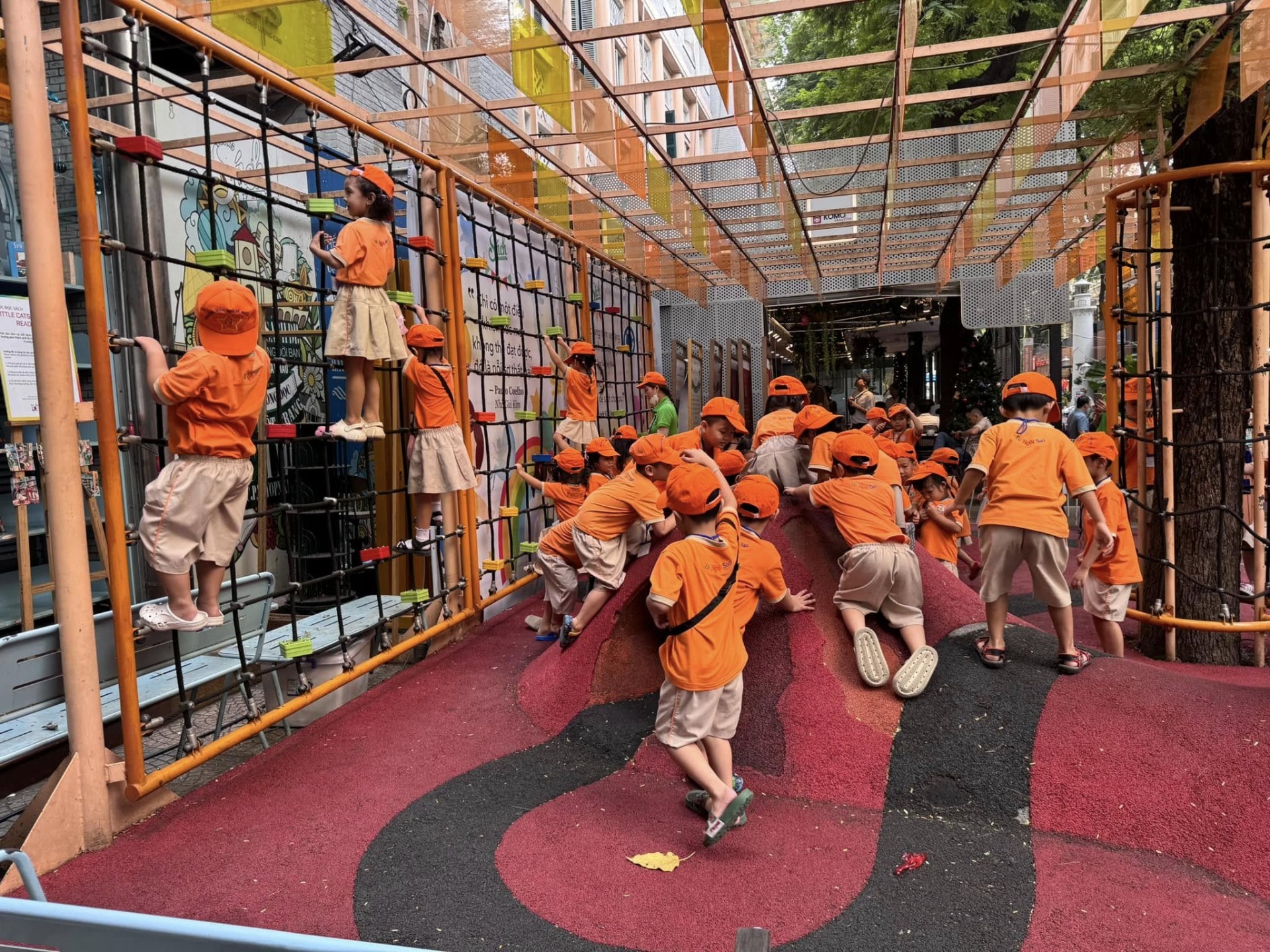 NGOẠI KHÓA 2023-2024 (Đường sách - Bưu điện thành phố - Snow town)