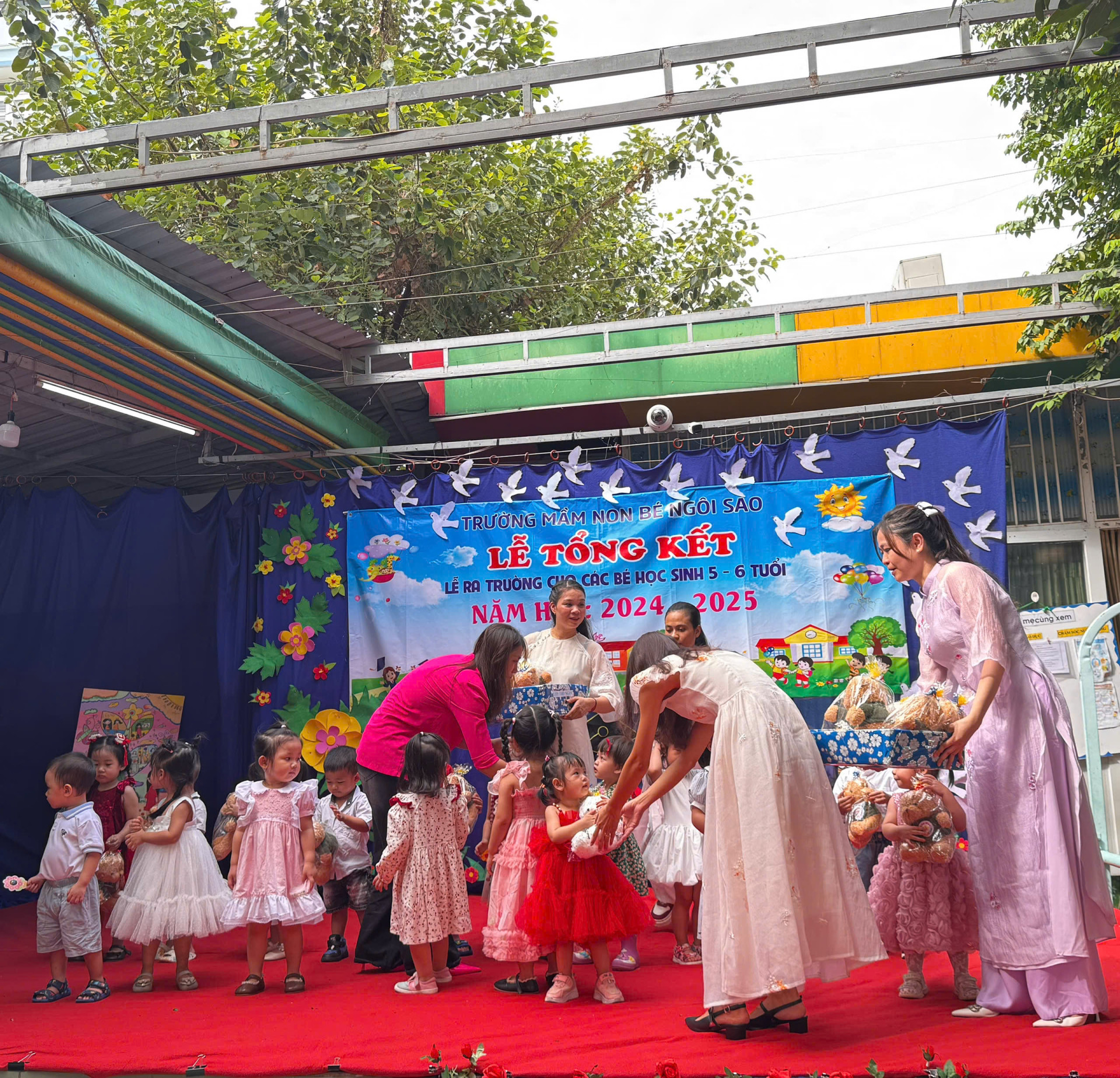 LỄ TỔNG KẾT VÀ TRI ÂN CỦA CÁC BÉ LỚP LÁ 2024-2025